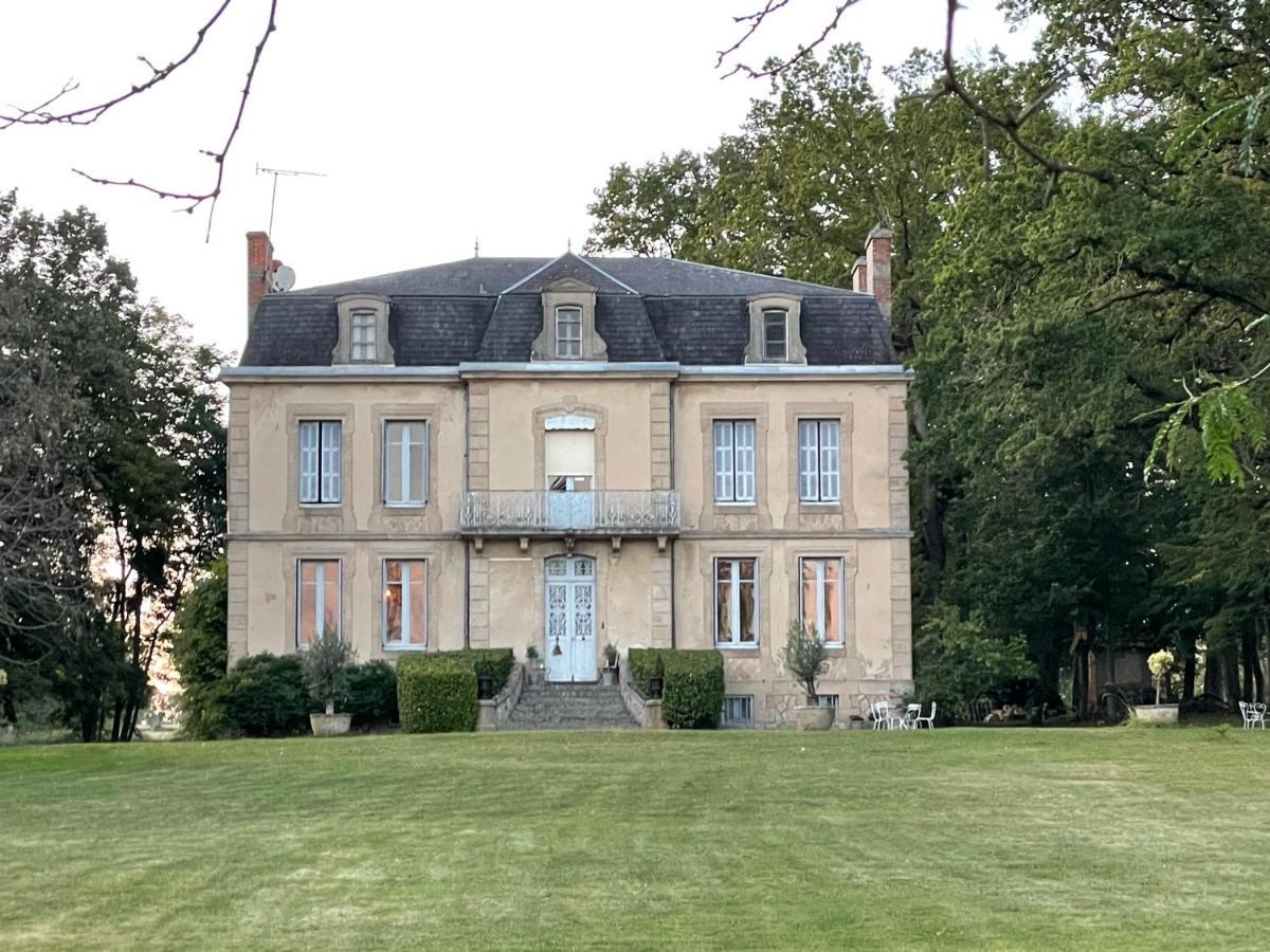 Chateau Du Grand Lucay Bourbon-lʼArchambault 外观 照片