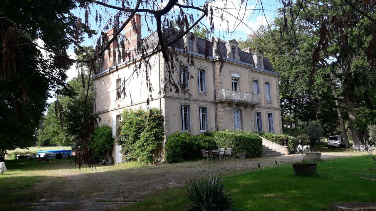 Chateau Du Grand Lucay Bourbon-lʼArchambault 外观 照片